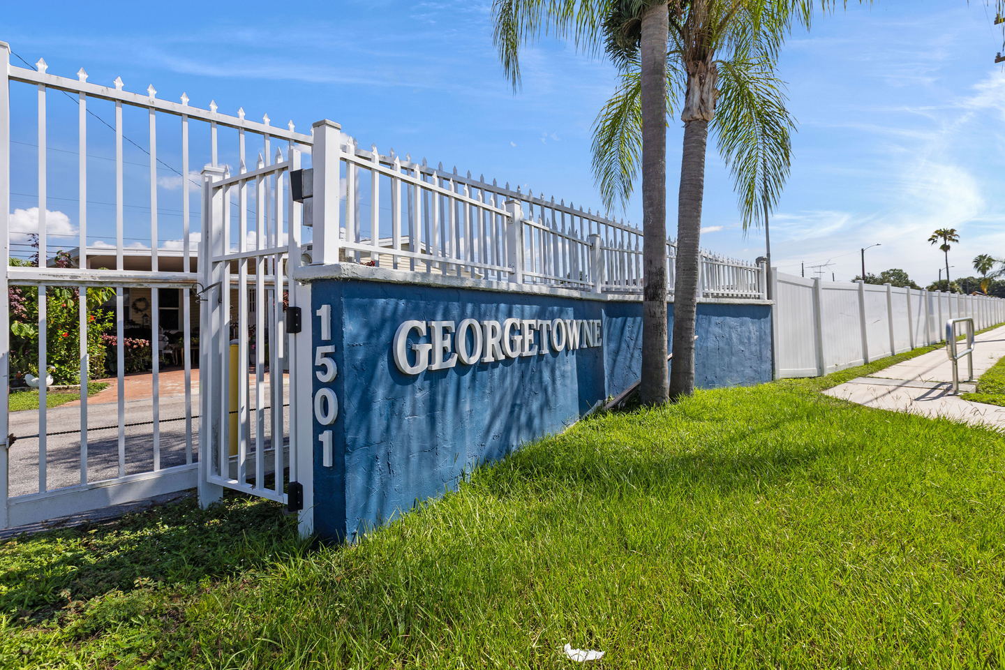 Georgetowne Manor