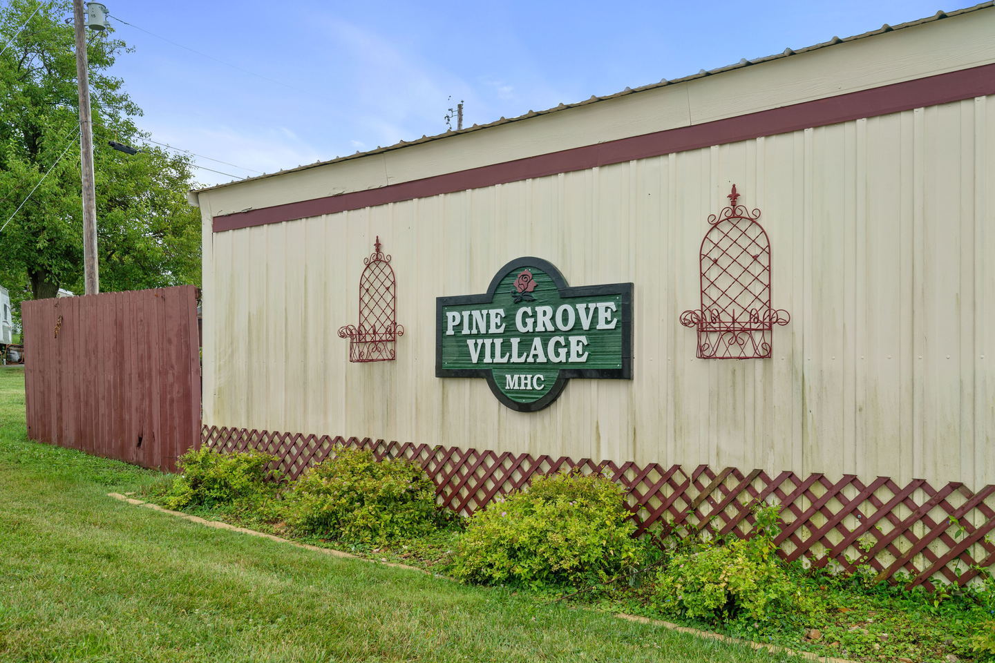Pine Grove Homes & RV Community